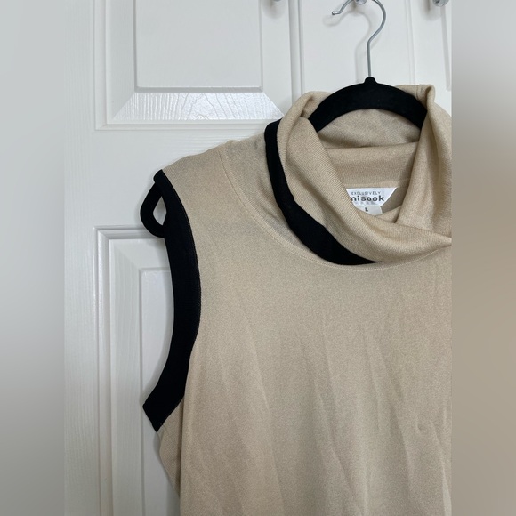 Exclusively Misook Sleeveless Cowl Neck Knit Top in Beige & Black Trim – Size L - Picture 3 of 8